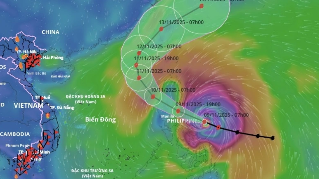 Typhoon Fung-wong Slams the Philippines